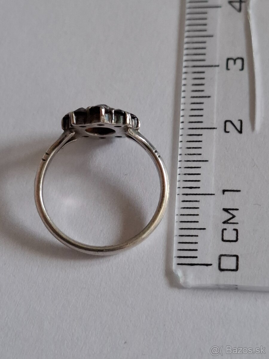 Strieborný prsteň s českými granátikmi 2 - 8