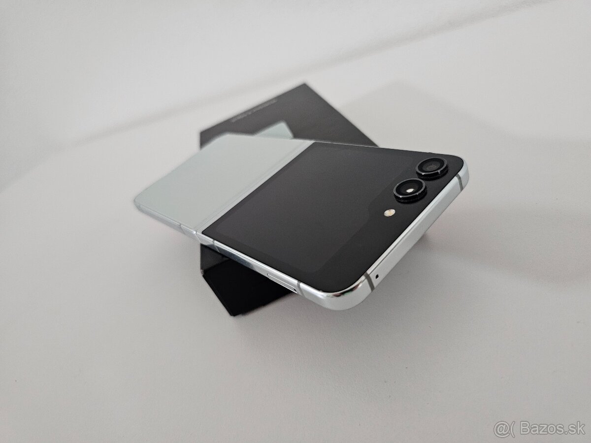 Samsung Galaxy Z Flip 5 256GB - 8