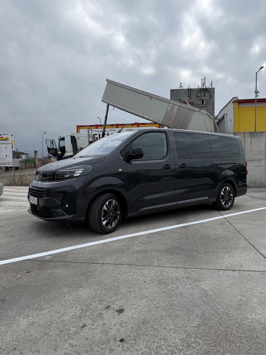 Prenajom 8 miestne auto - 8