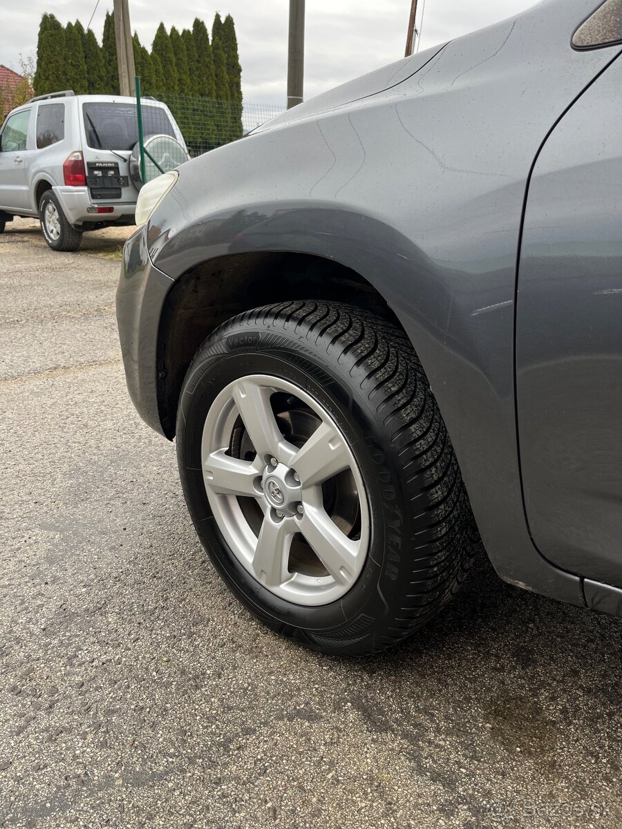 Toyota Rav4 D-4D 4x4 = Uzávierka, Top Stav, Bez korozie = - 8