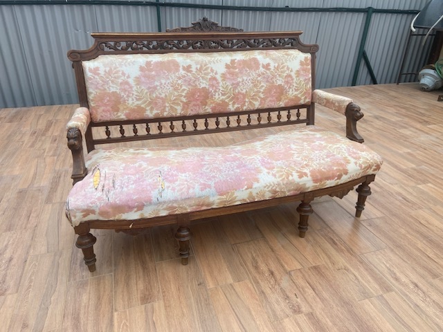 Predám starožitný nabytok . Sofa a stolík - 8