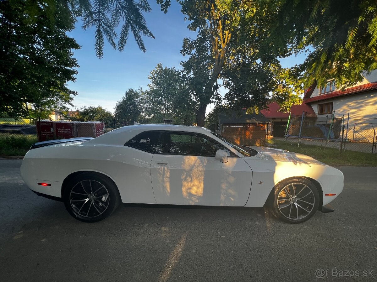 Dodge Challenger 6.4 - 8