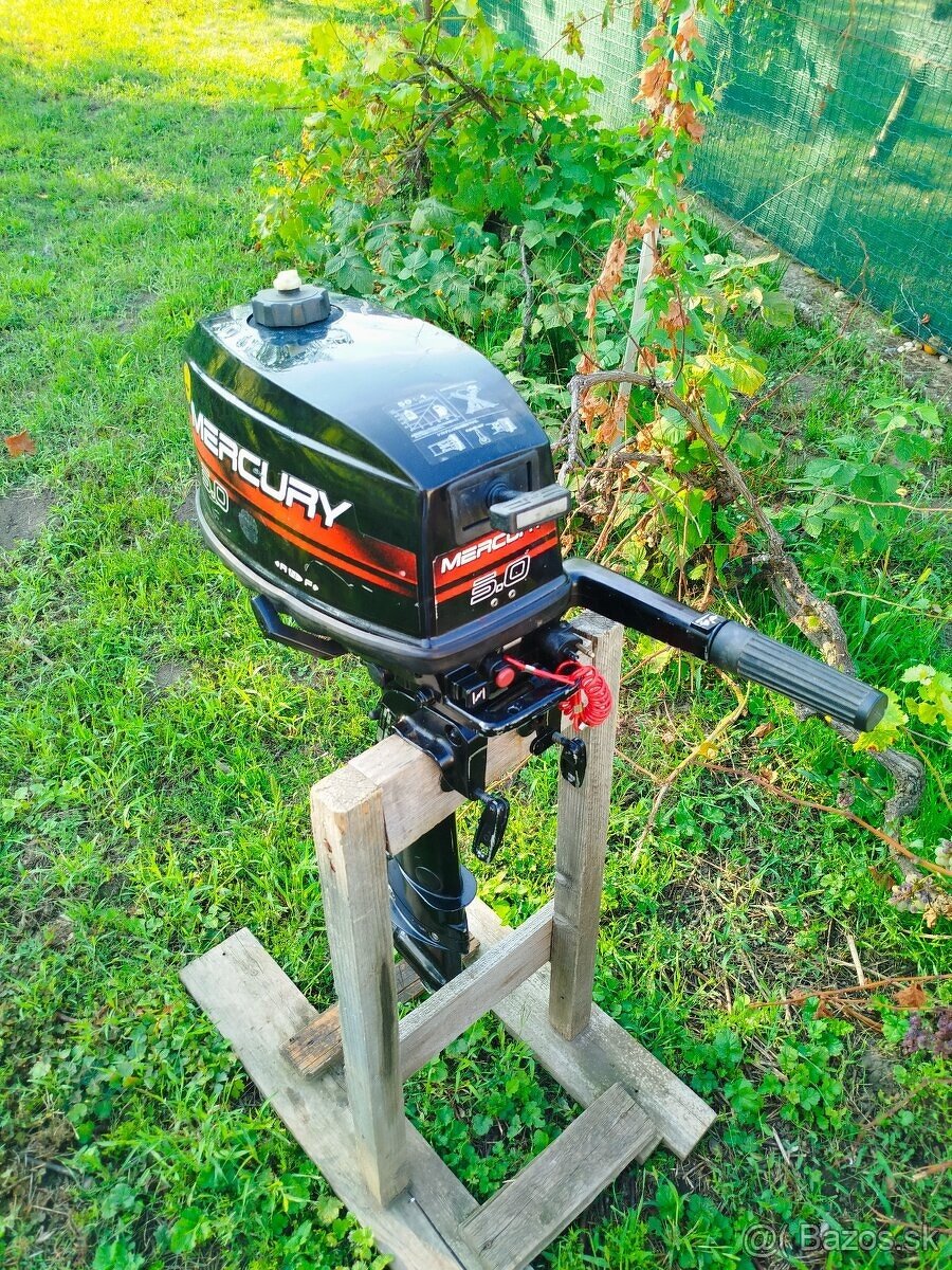ZÁVESNÝ LODNÝ MOTOR MERCURY 5HP - 8