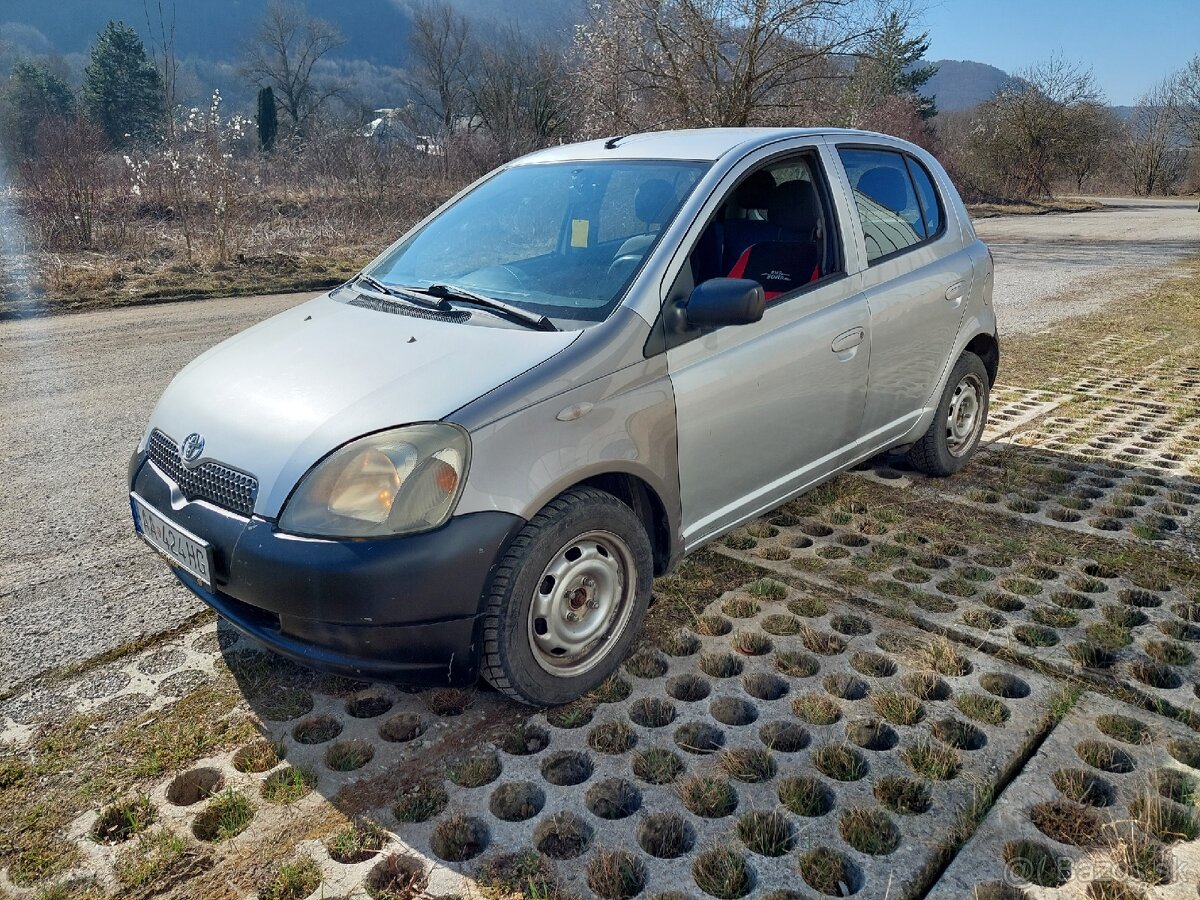Toyota Yaris 1.0 VVT-i - 8