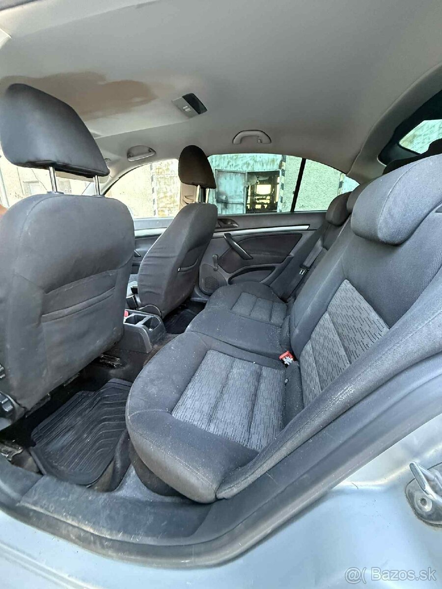 Rozpredám octavia 2 facelift 1.6 77kw - 8