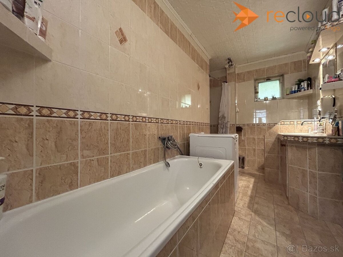 Rodinný dom v Sasinkove, okr. Hlohovec so samostatným vstupo - 8