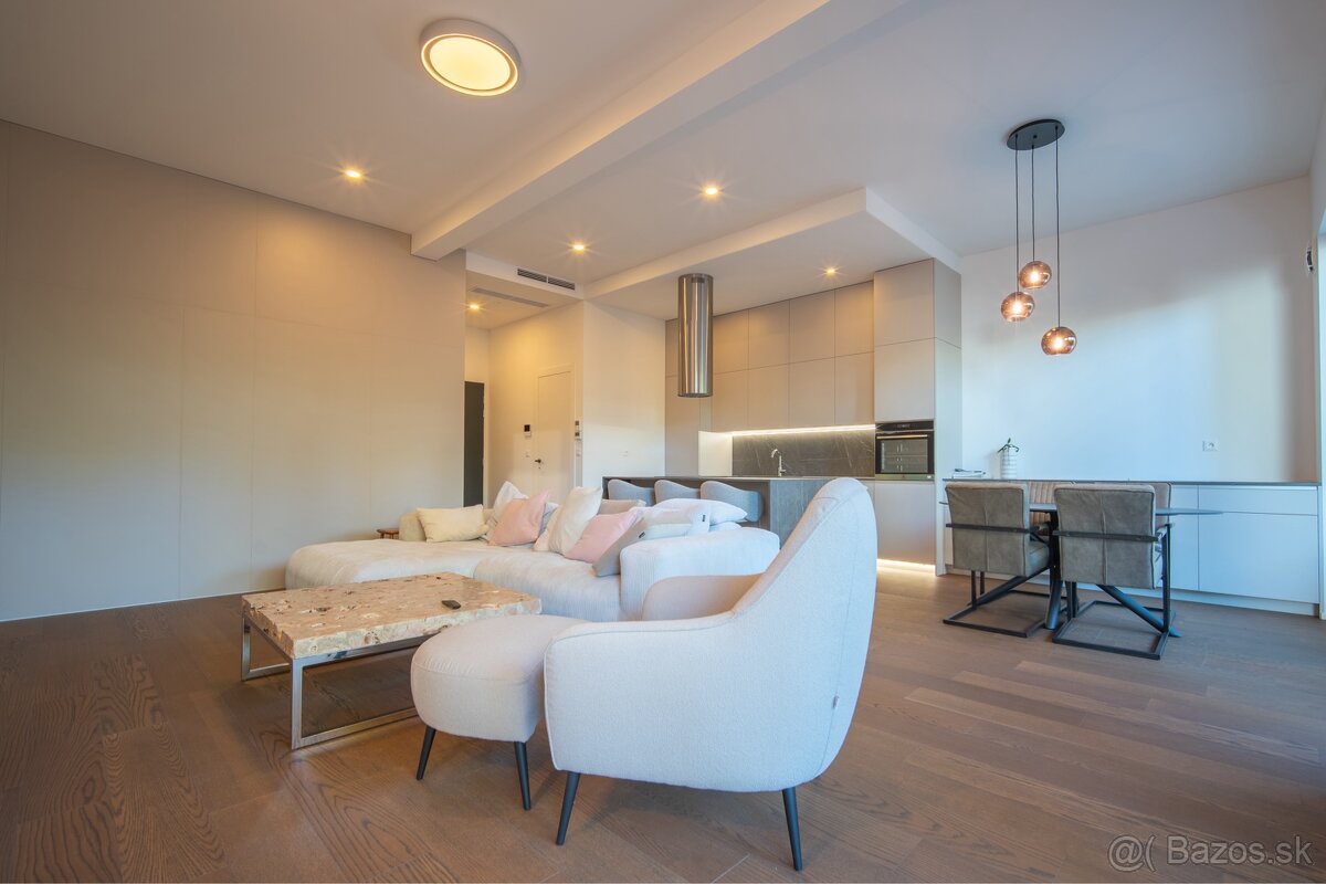 PREDAJ Luxusný 2 izbový byt 74m2 + 41m2 terasa, Staré Mesto - 8