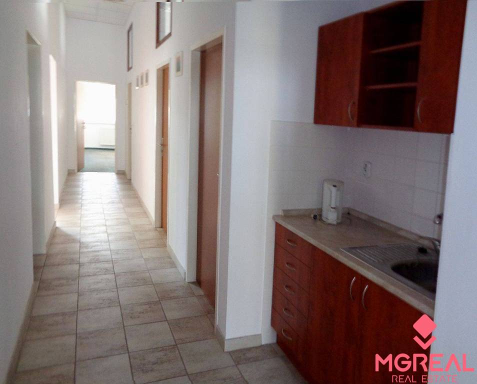 Kancelárske priestory 75m2, 150m2, parkovanie, P. Biskupice - 8