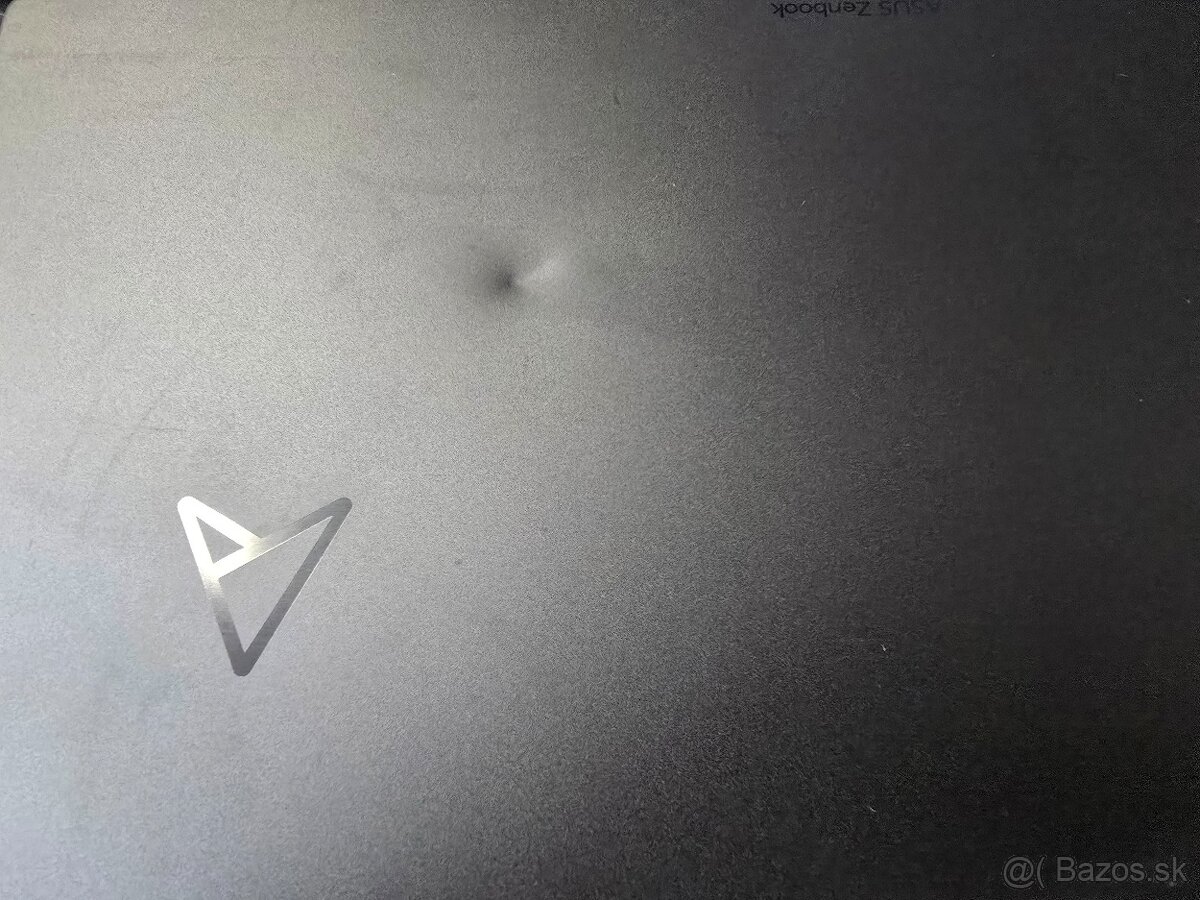 ASUS Zenbook 14 model 2025 v super stave okrem vrchneho kryt - 8