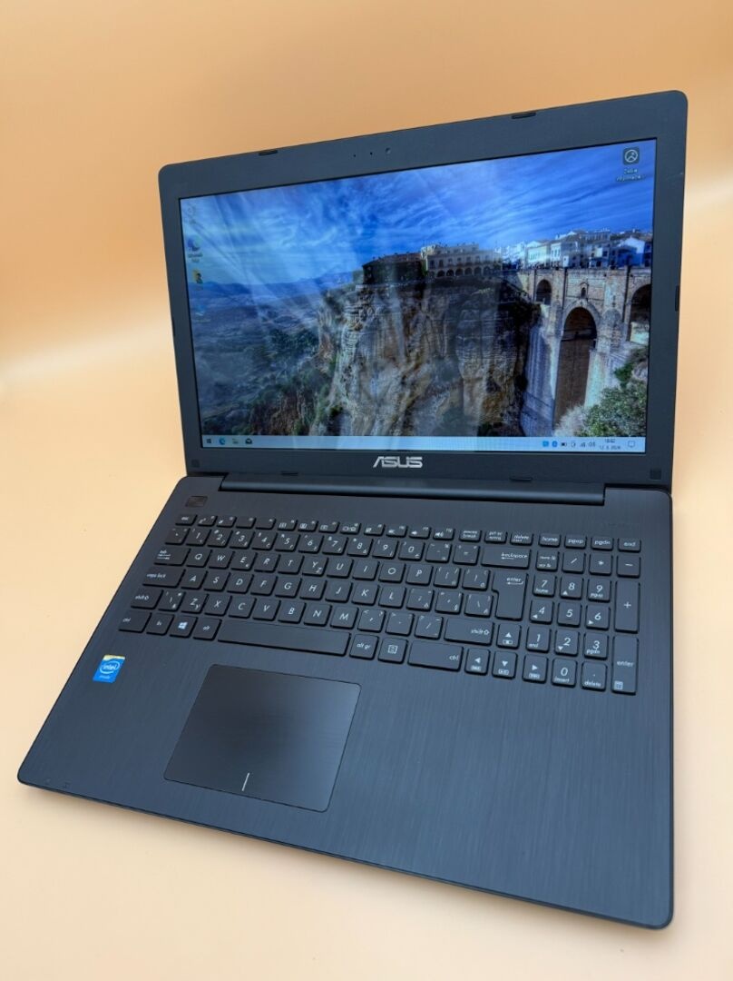 Notebook ASUS X553M / Intel Celeron / 8GB RAM / 120gb SSD - 8
