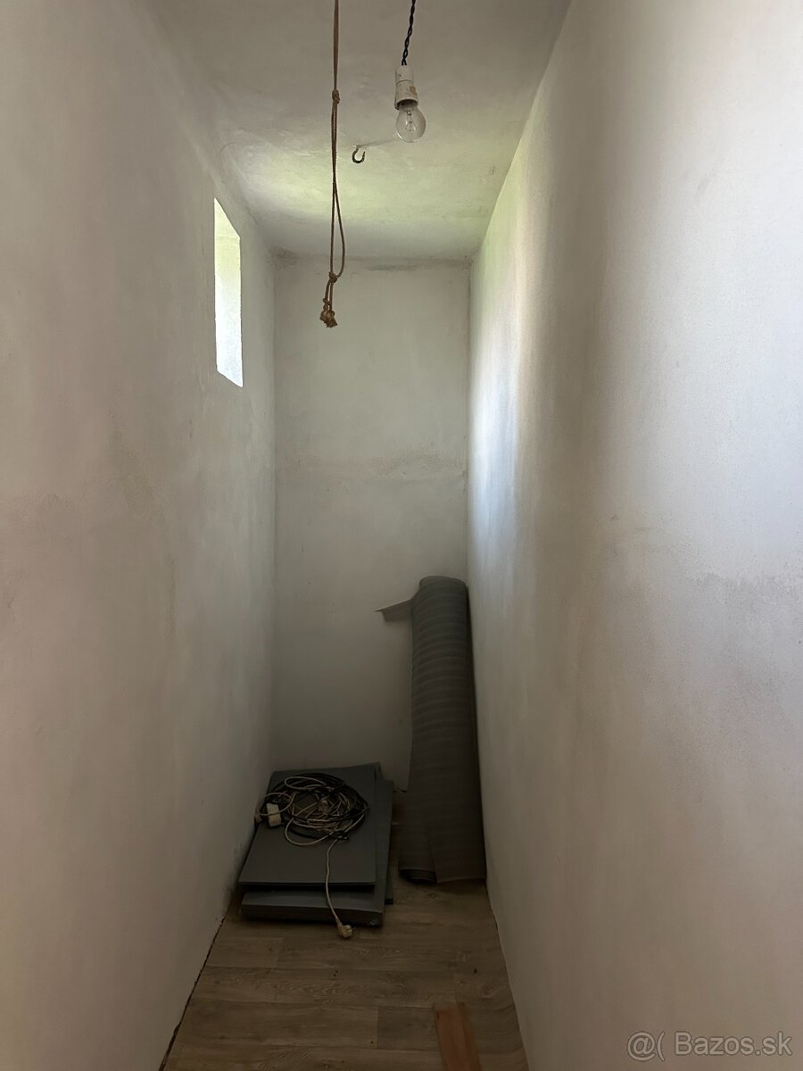 ZNÍŽENÁ CENA - Zrekonštruovaný RD na predaj Mužla - 8