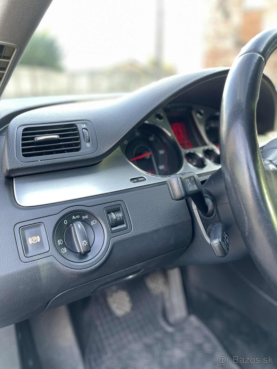 Volkswagen Passat Variant 2.0 tdi CR Highline 4motion - SK - 8