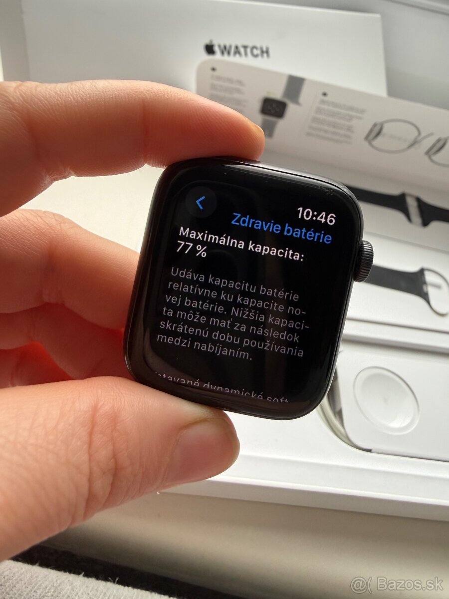 Apple Watch SE 2020 44mm Space Grey Aluminum Case - 8