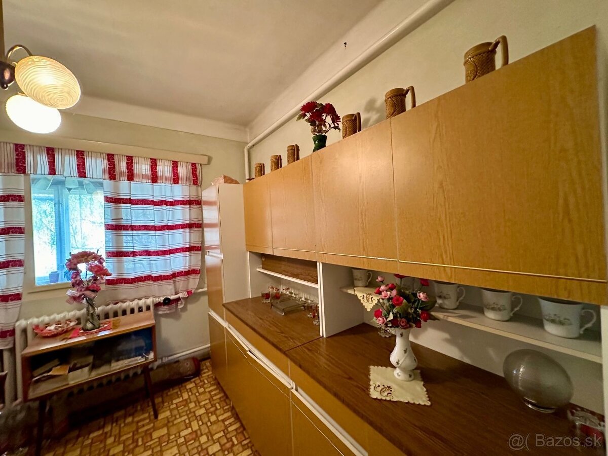 MAĎARSKO - ENCS PEKNÝ TROJIZBOVÝ DOM S ROZLOHOU 80 M2 A PEK - 8