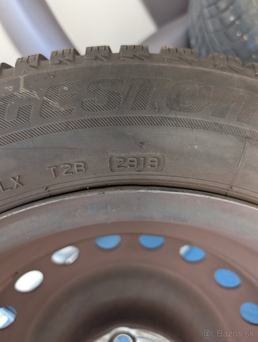 Zimne Bridgestone 185/65 R15 s plechovými diskami - 8