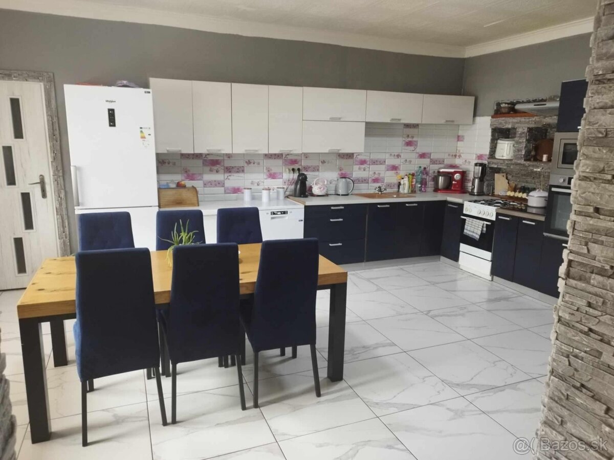 Rodinný dom v pokojnej lokalite v Slavošovciach. - 8