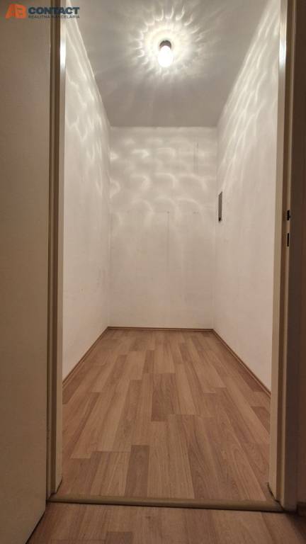 Nebytový priestor na prízemí mestského domu v centre na Kuku - 8