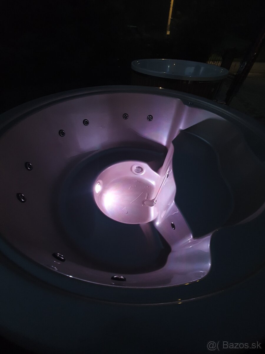 Okrúhla akrylátová vírivka ECO - 8