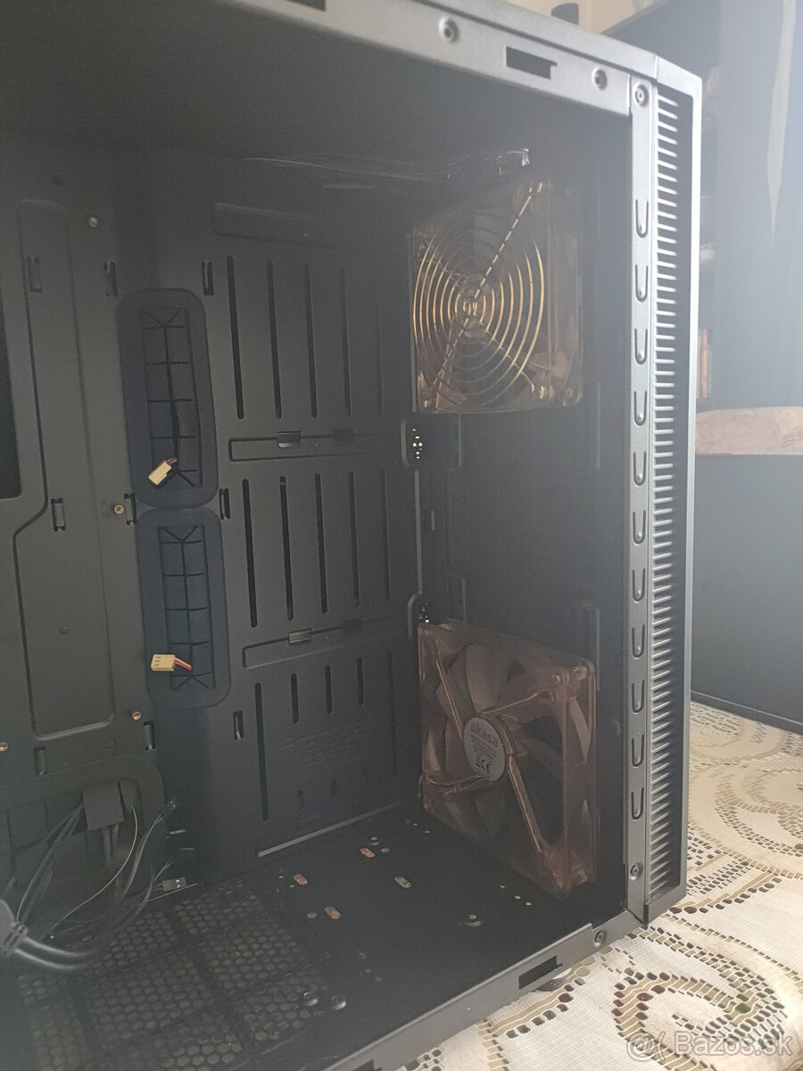 Skrinka Fractal Design Define S Window - 8