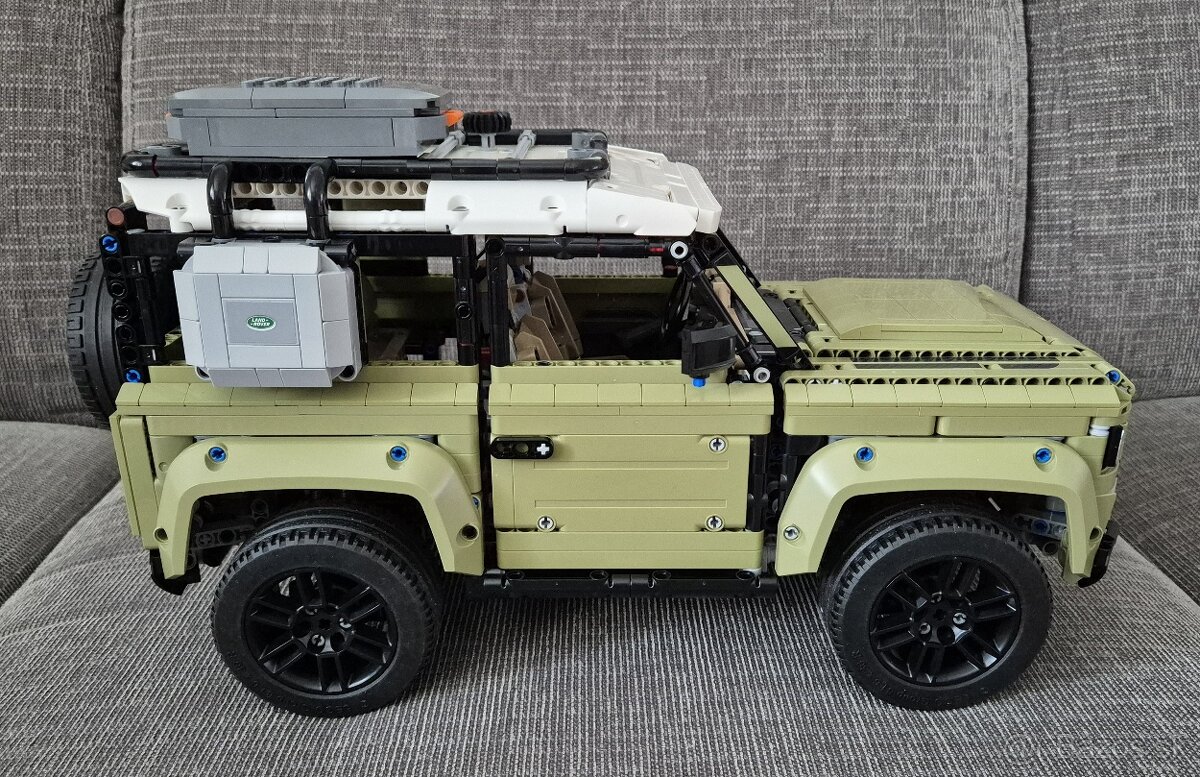 Lego Technic 42110 Land Rover Defender - 8