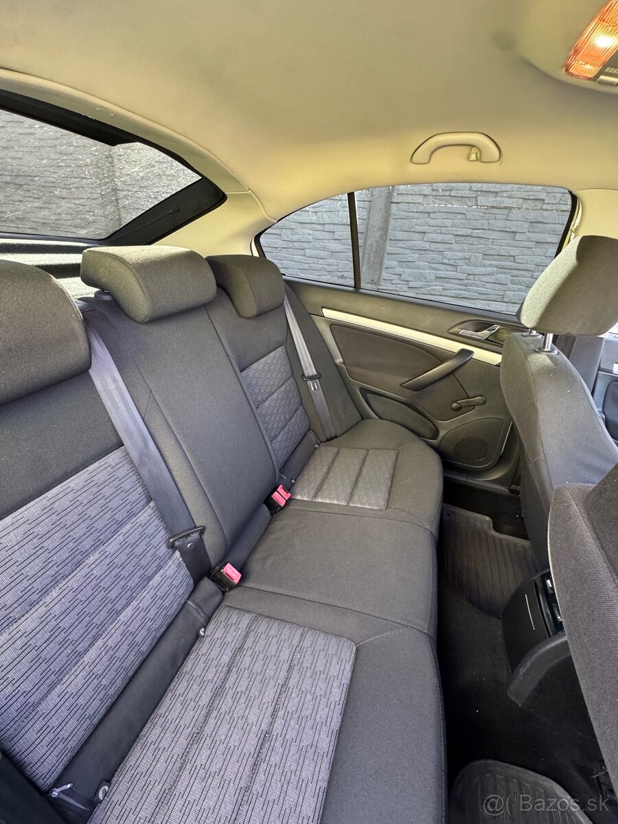 Škoda Octavia 1.6tdi - 8