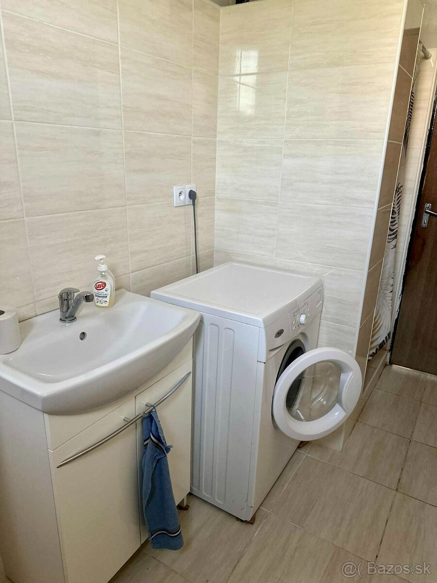 Na predaj 8-izbový dom v Bíni/Eladó 8 szobás ház - Bény - 8