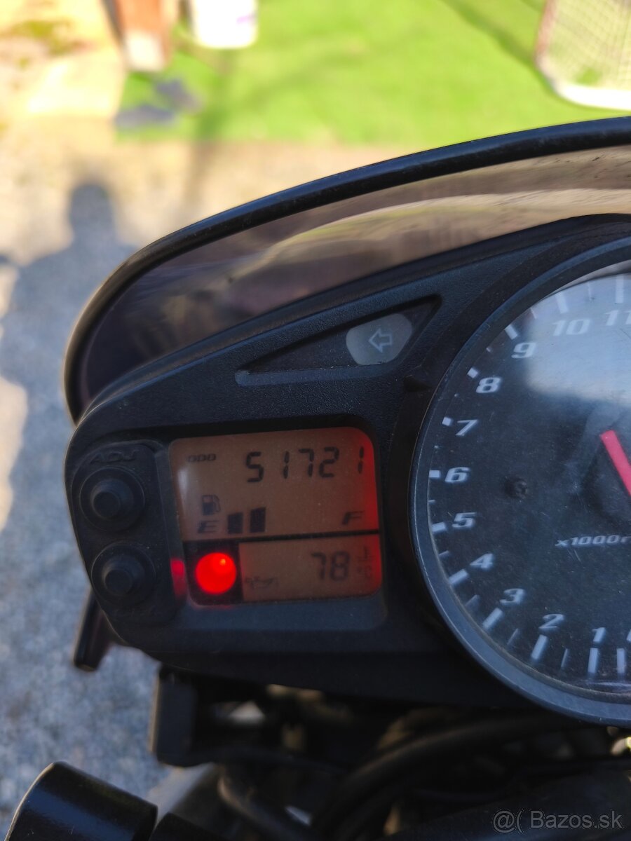 Suzuki gsr 600 - 8