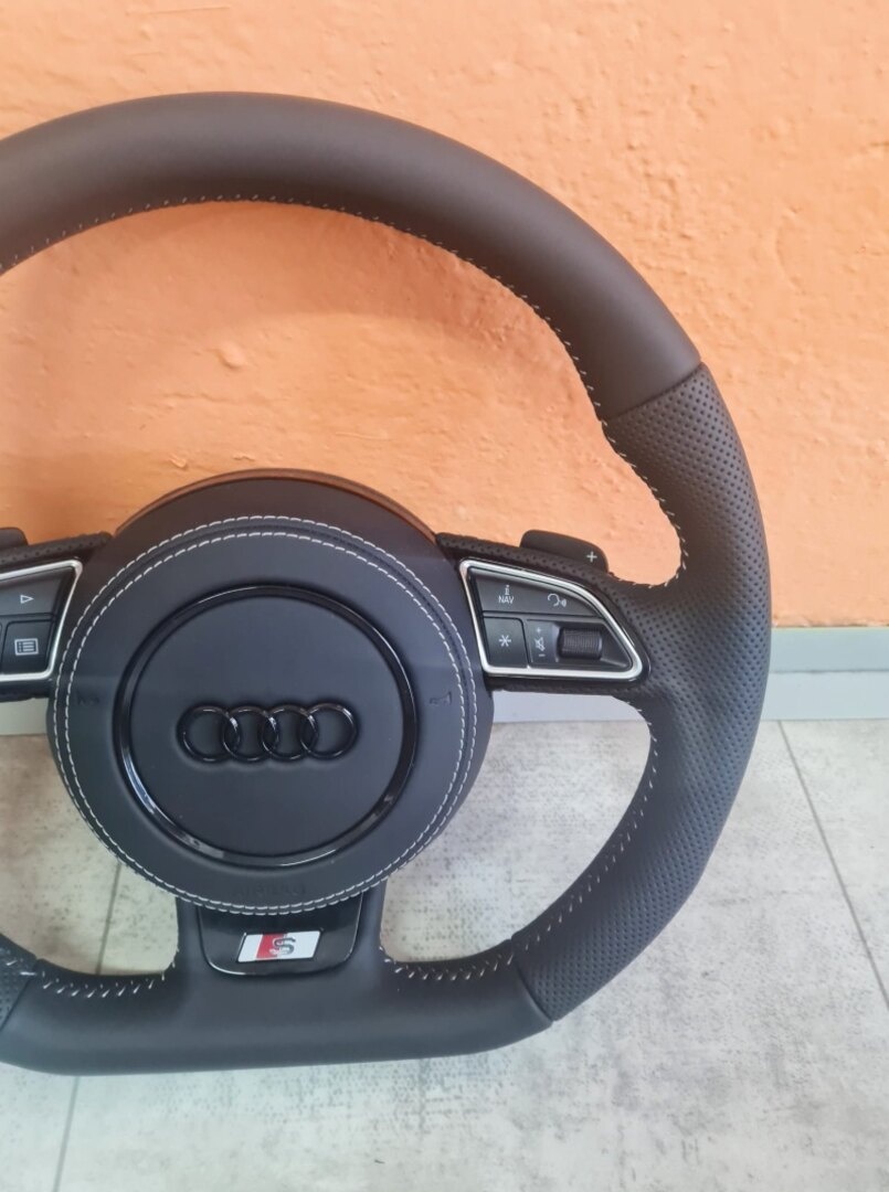 AUDI MULTIFUNKCNY VOLANT S AIRBAGOM A PADLAMI, biela niť . - 8