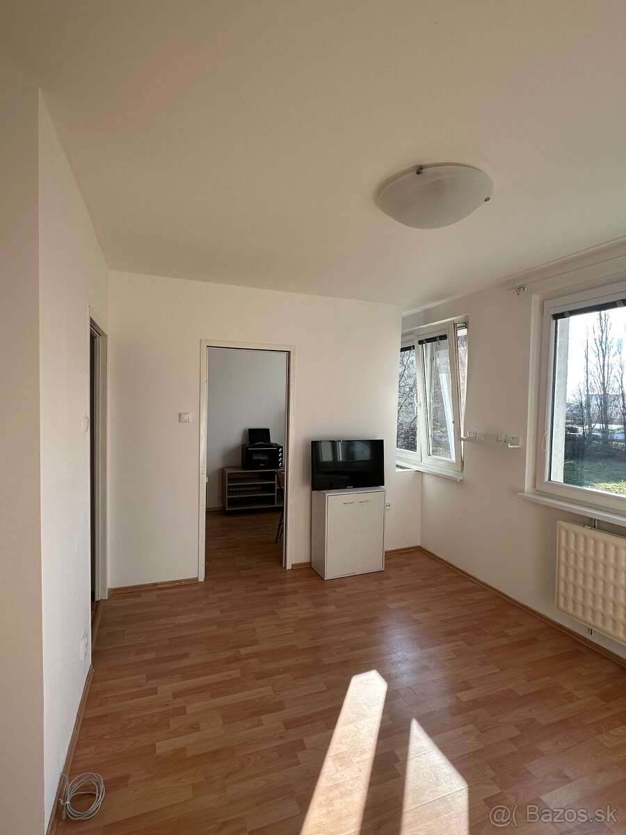 Kiadó egyszobás lakás - 8