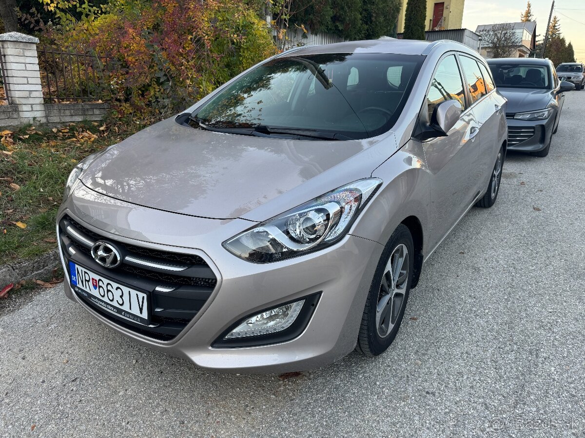TOP STAV - Hyundai i30 CW 1.6i CRDi VGT GO, IBA 75900 km - 8