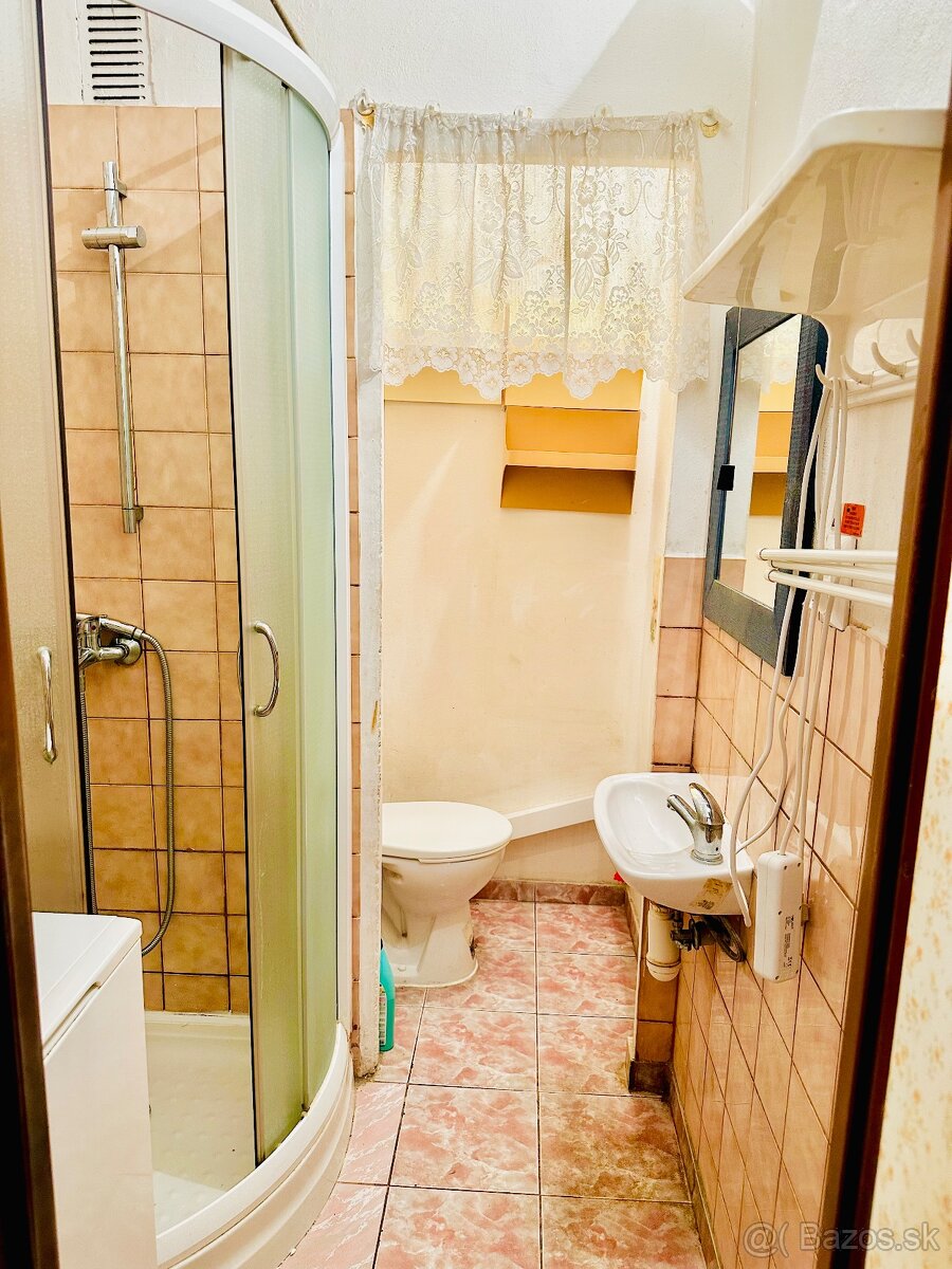 Na predaj 2-izbový byt s balkónom vo Vrábľoch – sídlisko Luk - 8