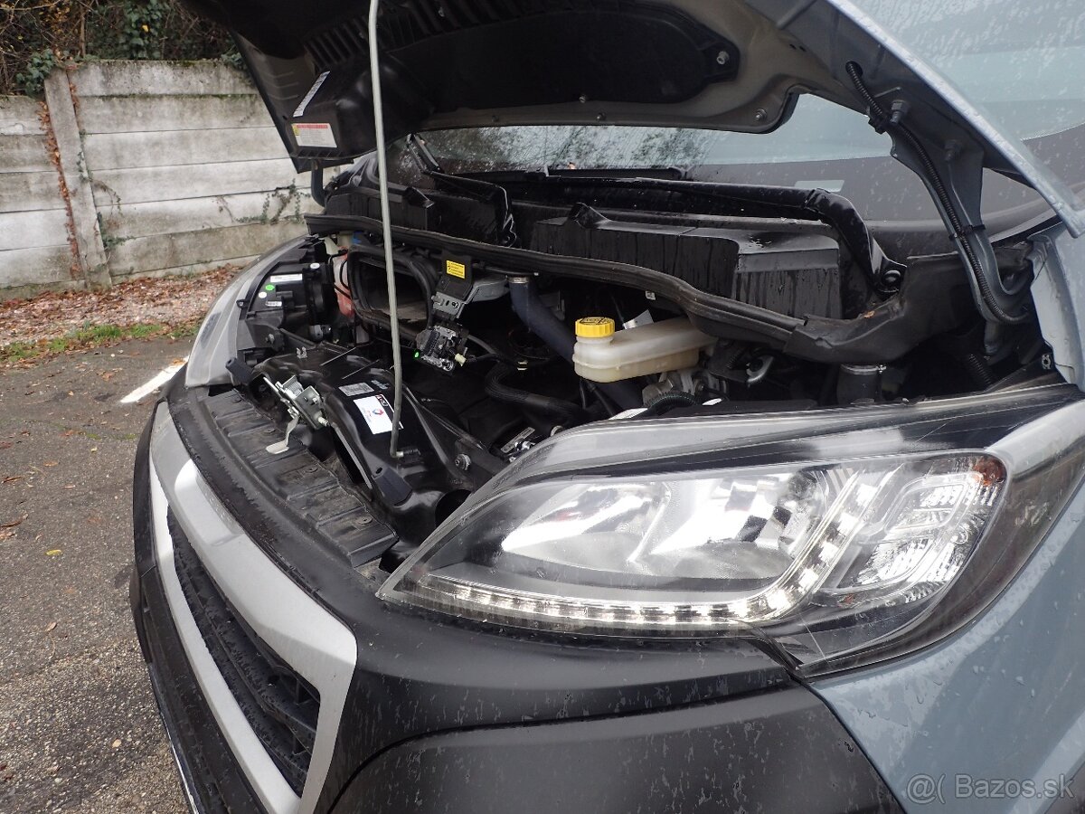 Zánovná vestavba obytné auto karavan L4H3 pre 4 osoby - 8