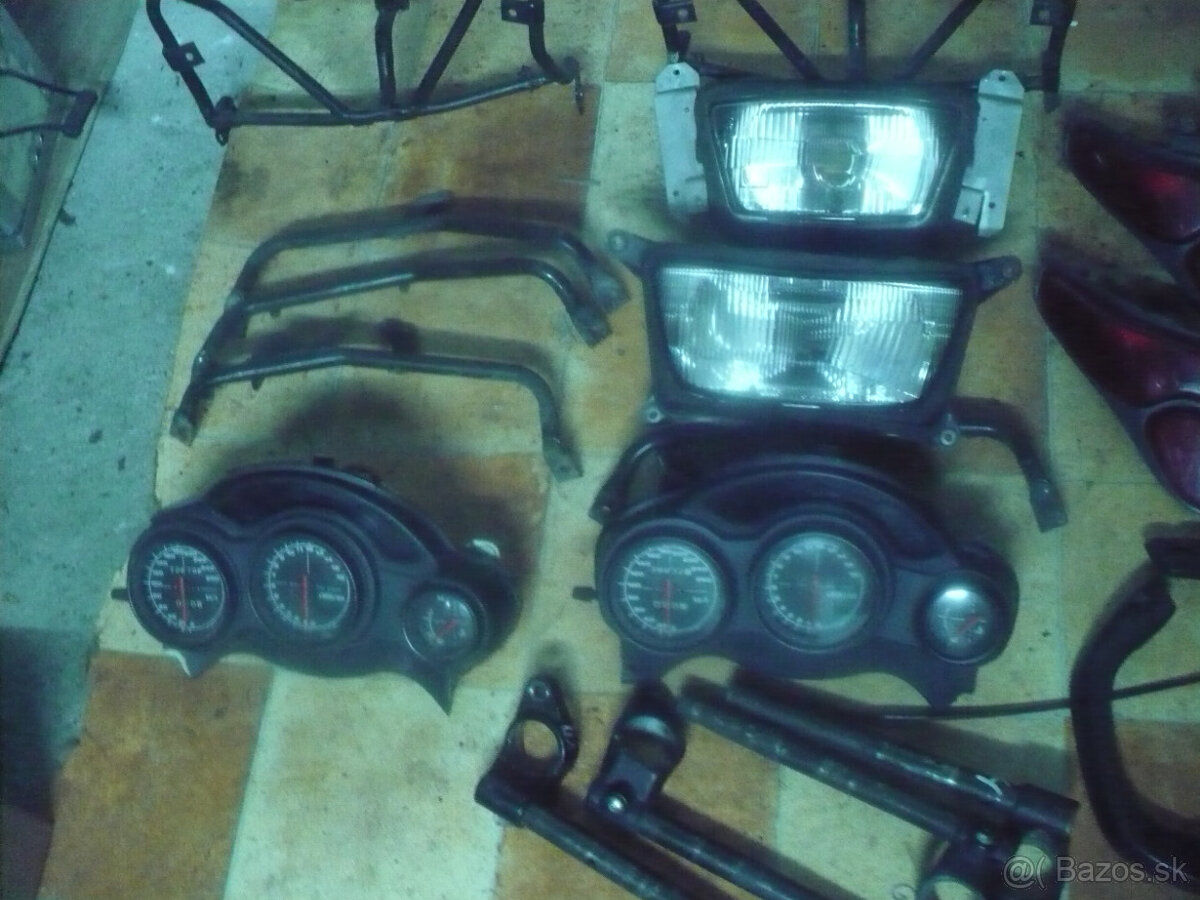 Suzuki RF 600/ 900 rv.94-díly ze tří moto - 8