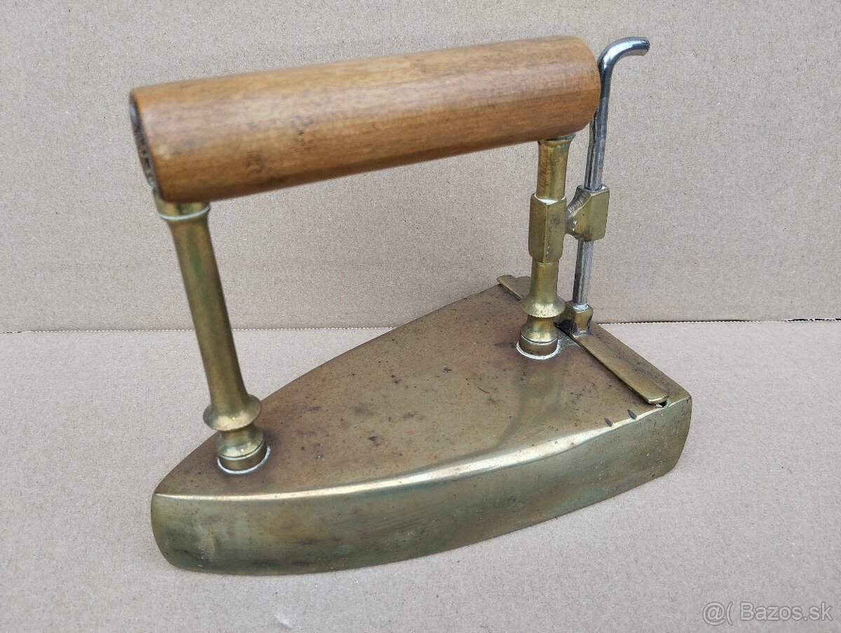 Stará zachovalá mosazna žehlička č.7, packetou - 8