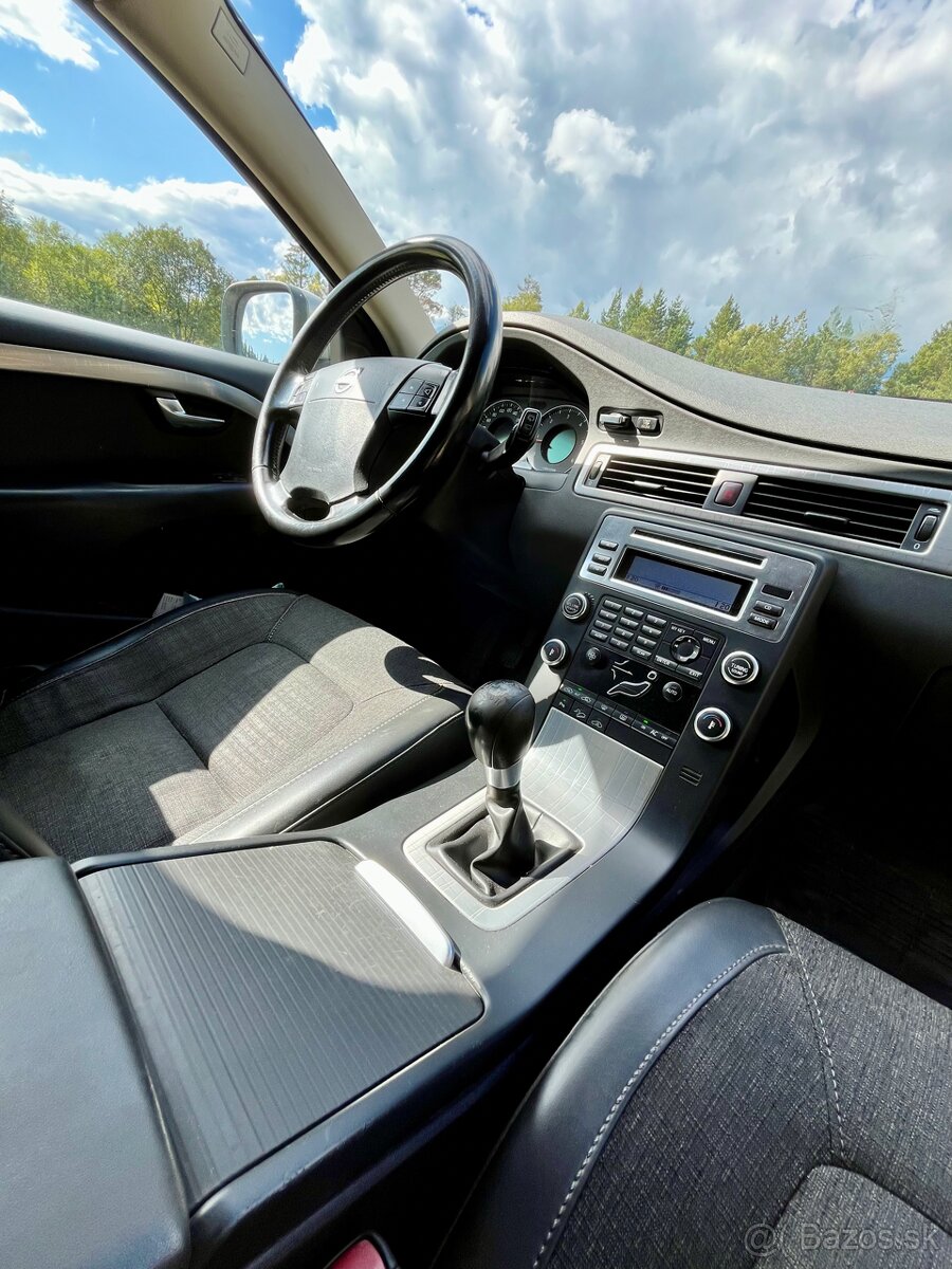 Volvo XC70 D5 AWD Manuál - 8