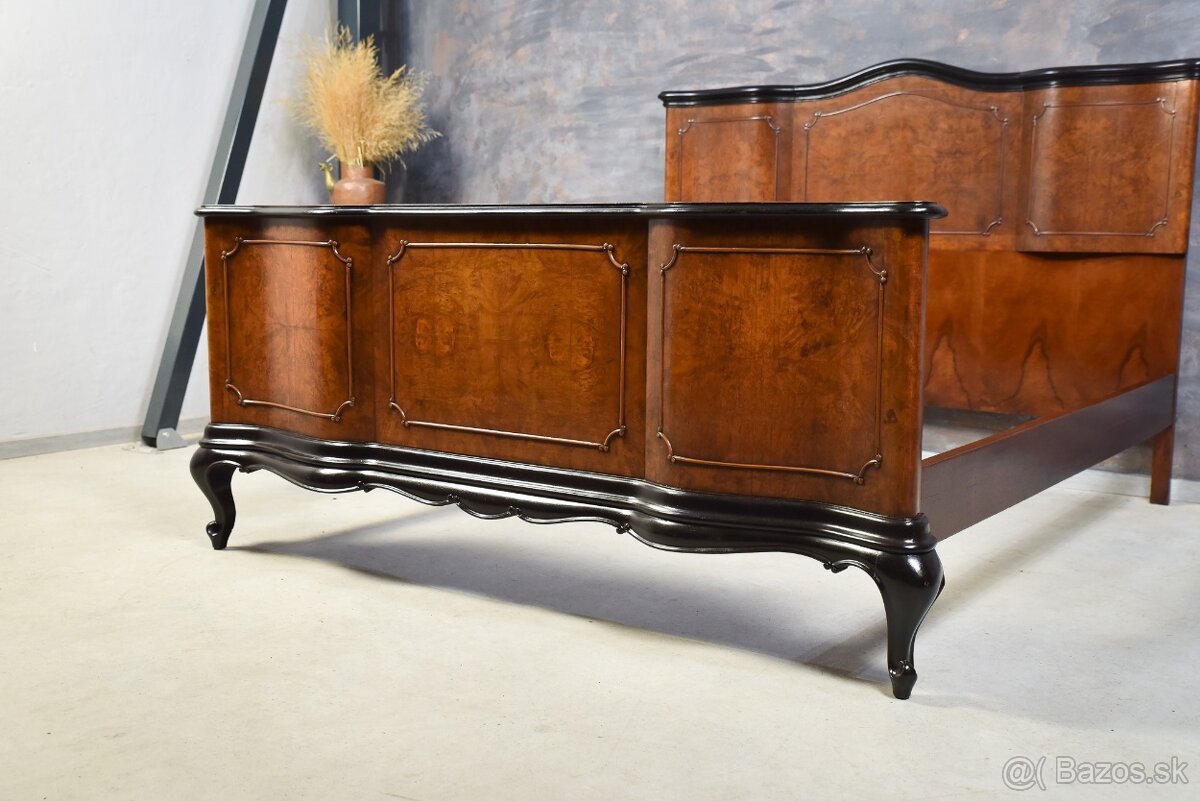 POSTEL Z ORECHOVÉHO DREVA - 8