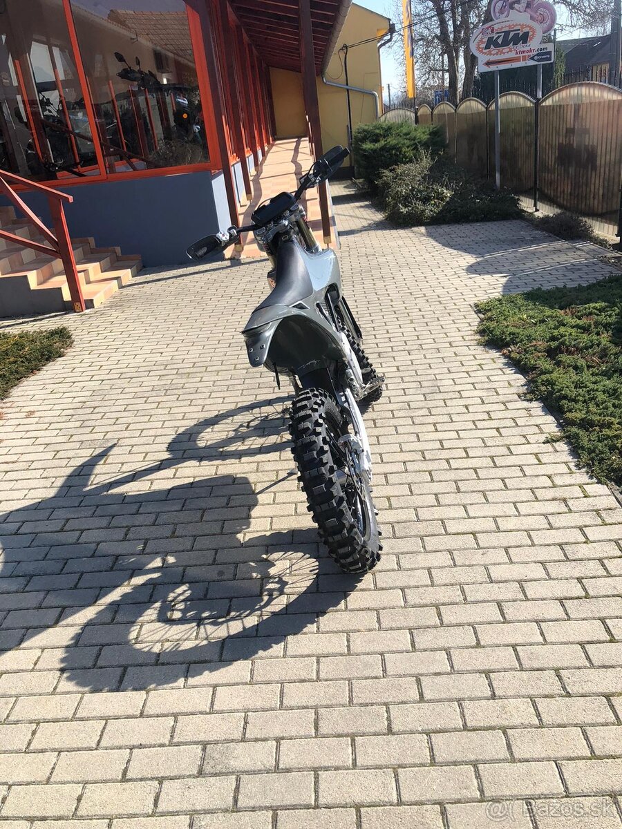 STARK VARG SM (Supermoto) - "Alpha 80HP" 12999 - 8