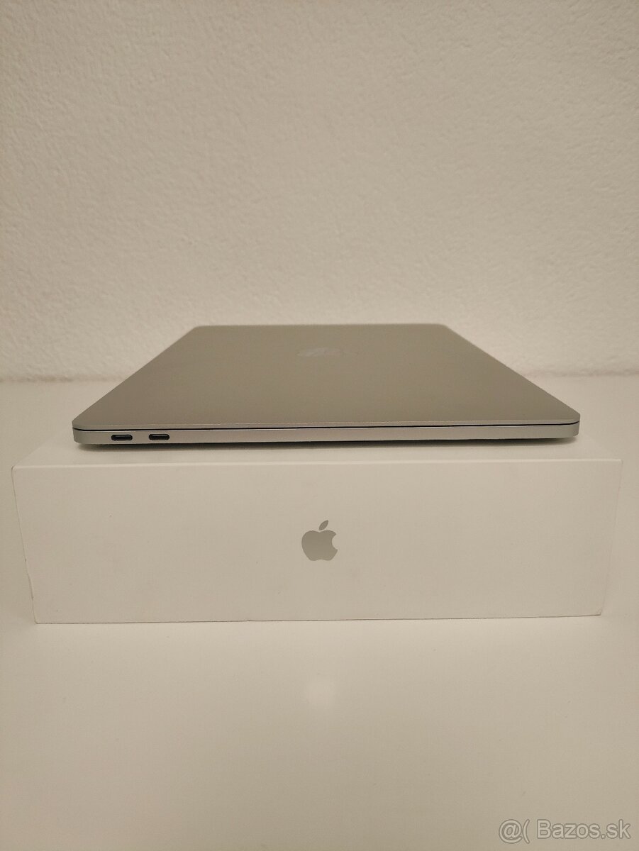 MacBook Pro 2017 | i5 • 8GB • 256GB SSD - 8