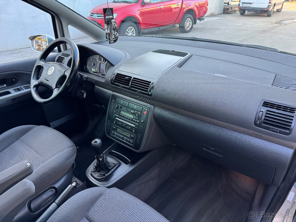 Volkswagen Sharan Facelift 1.9 TDi - 8
