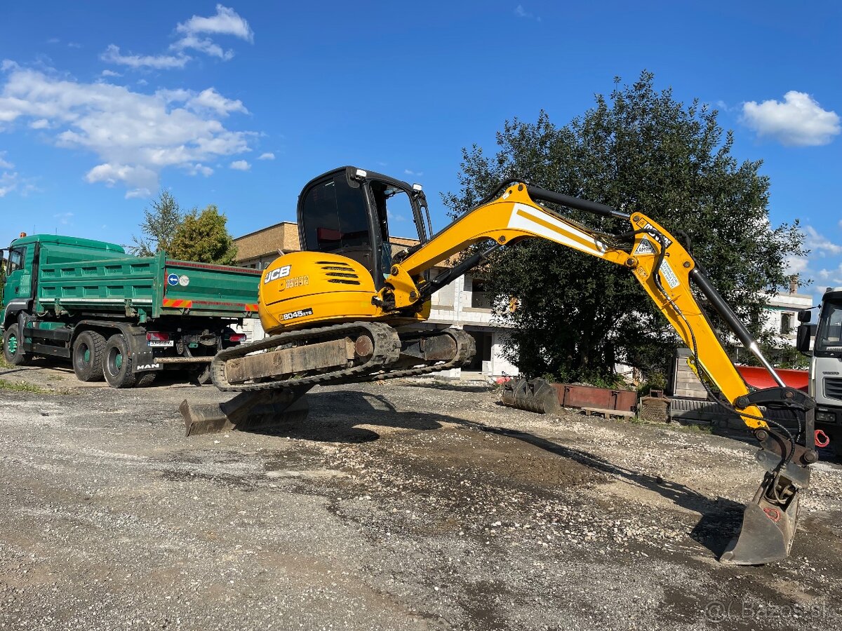 Pasový bager JCB 8045 - 8
