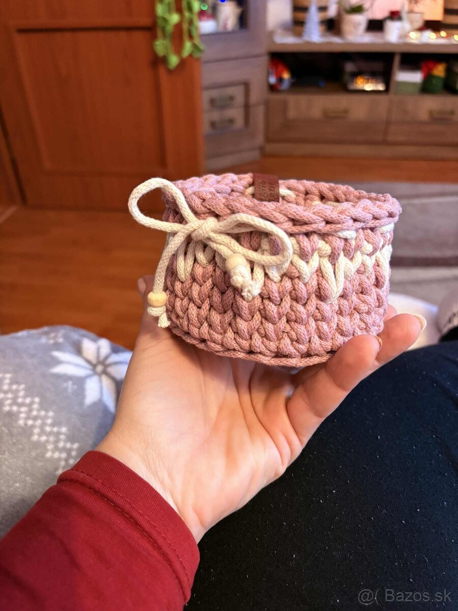 Ručne háčkované kvety, košíčky a dekorácie 🌹🌷🧶🧵 - 8