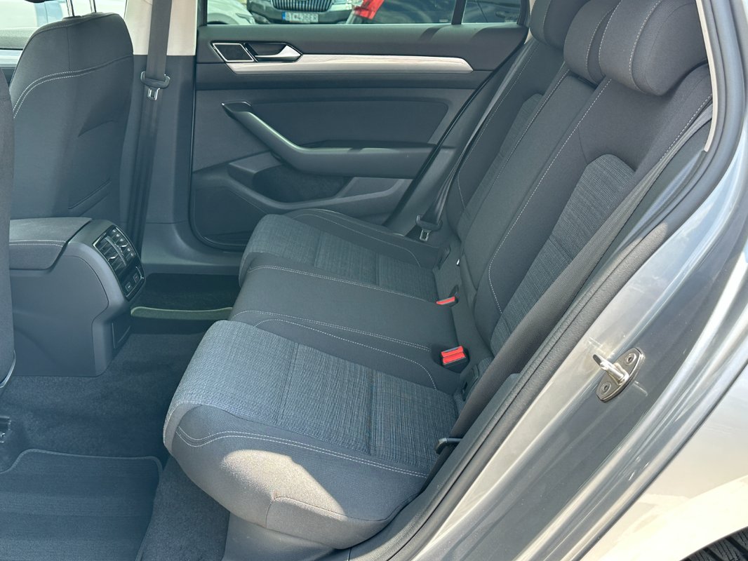 Volkswagen Passat Variant 2.0 TDi DSG 4Motion - 8