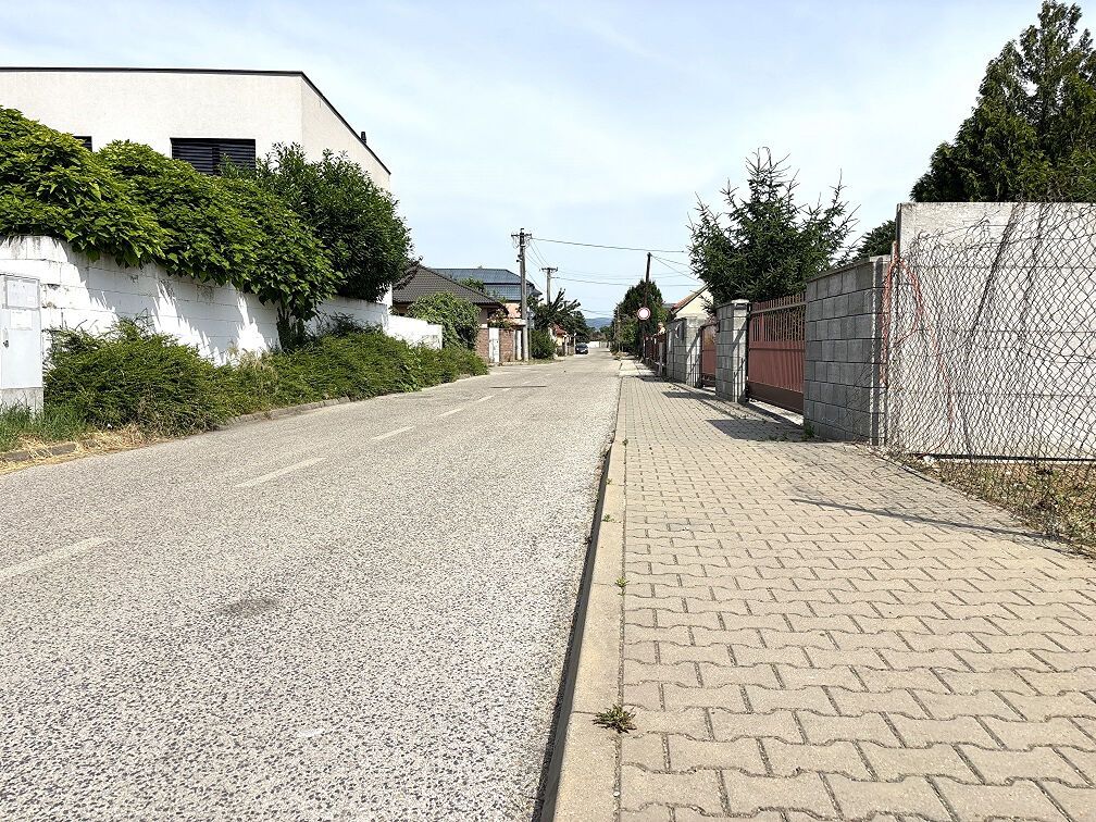 REZERVOVANÉ - Pozemok 709 m² vo Viničnom – ideálne miesto pr - 8