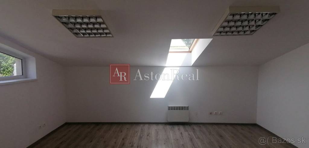 Prenájom: kanceláriu 28 m2, v centre B. Bystrice, Nám. Slobo - 8