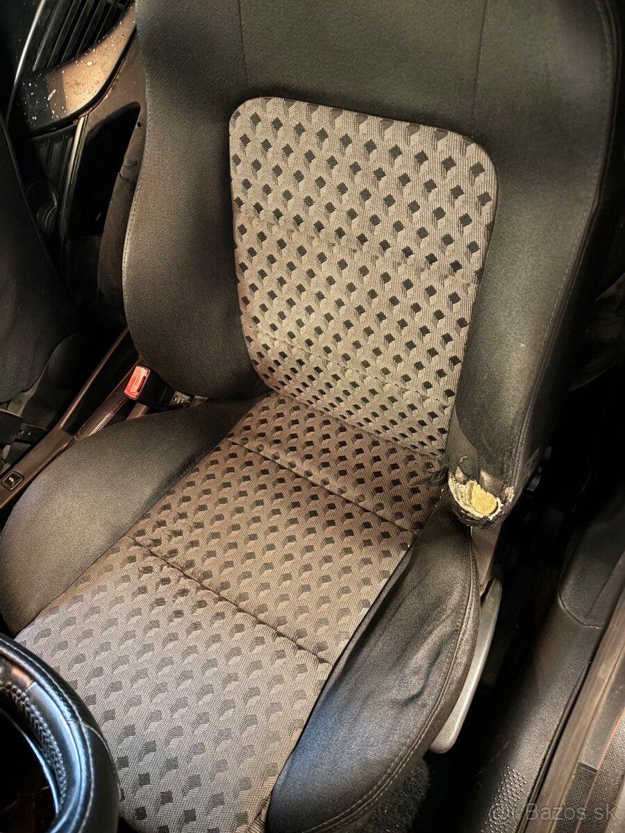 Rozpredam Seat Leon 1m 1.9tdi - 8