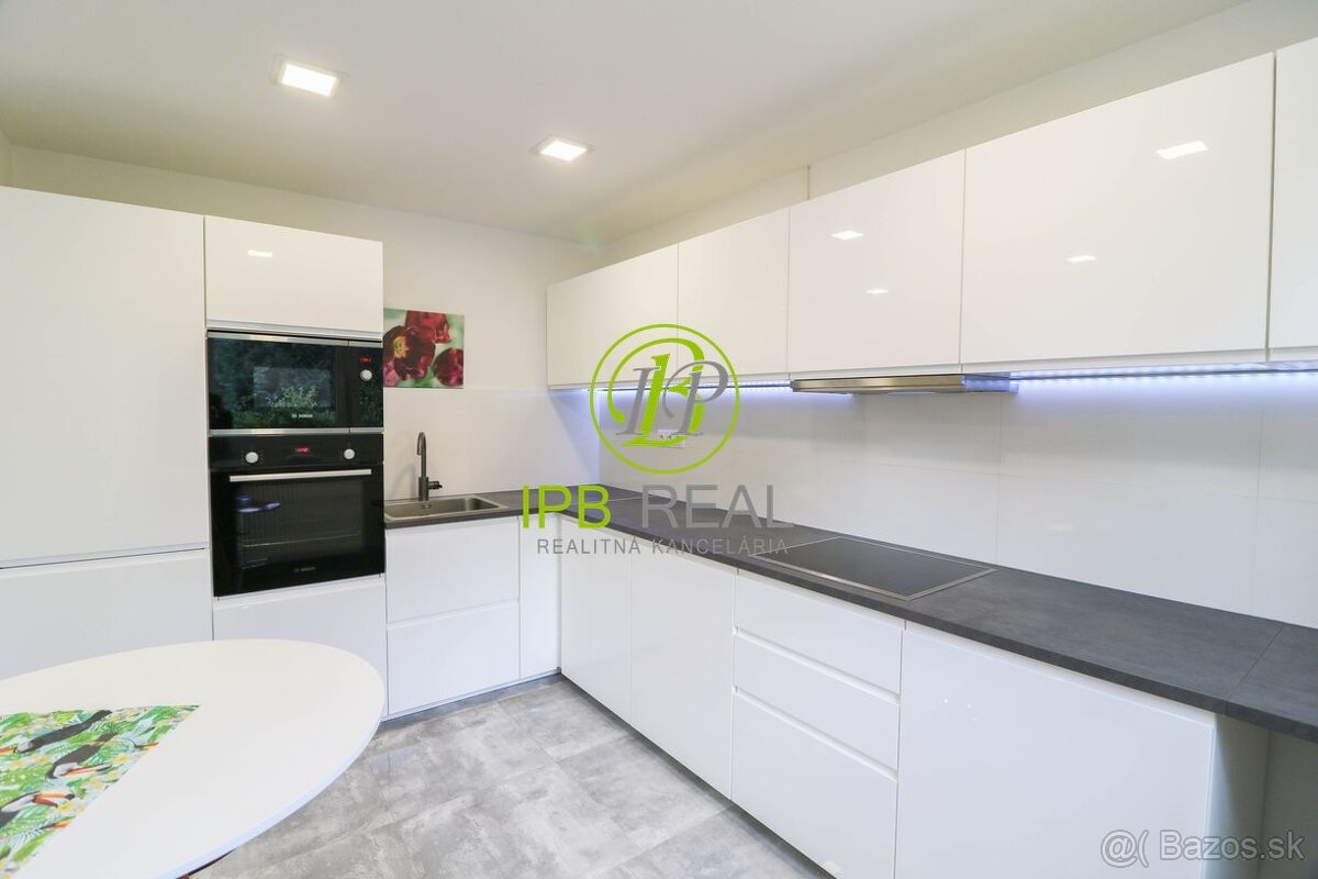 Pekný 7-izbový kompletne zariadený rodinný dom s garážou s v - 8