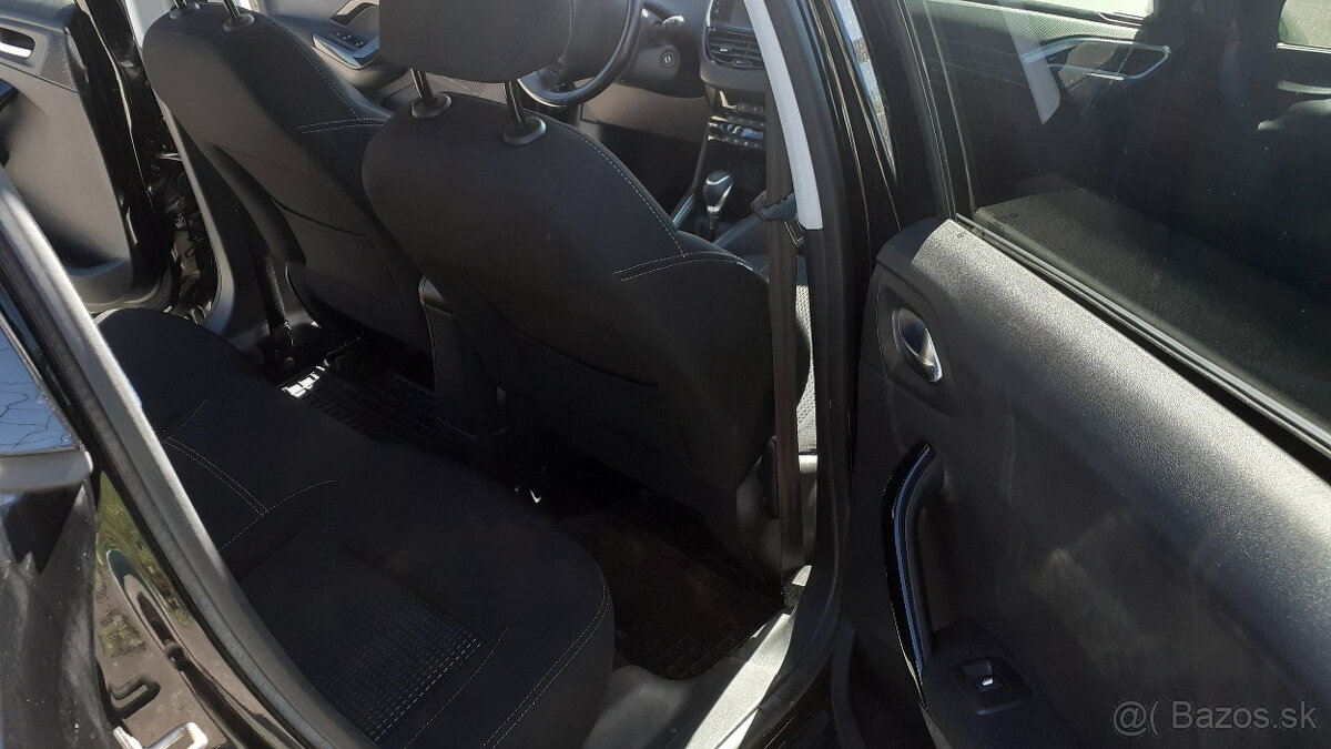 Peugeot 208 ALLURE 1.2 PureTech 110k, r. v. 2019 - 8