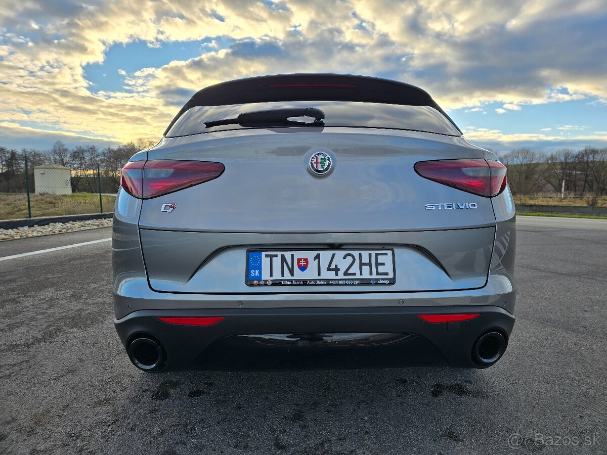 Alfa Romeo Stelvio 2.0 Q4 280ps - 8
