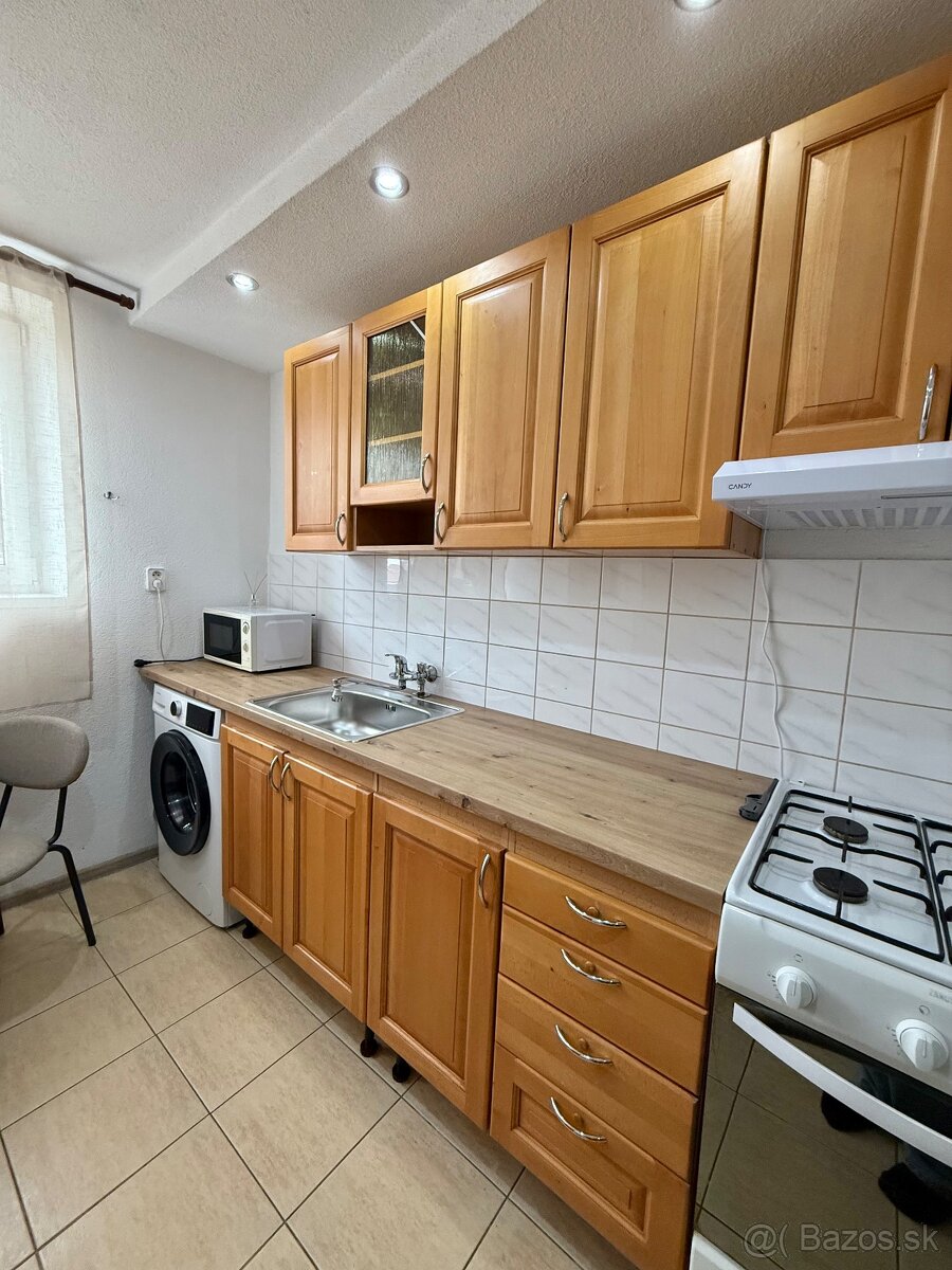 Dám do prenájmu 3 izbový byt v Snine - 8