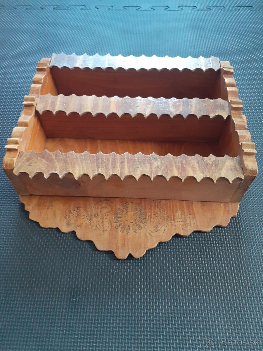 Ľudové drevené police - Podpoľanie - 8